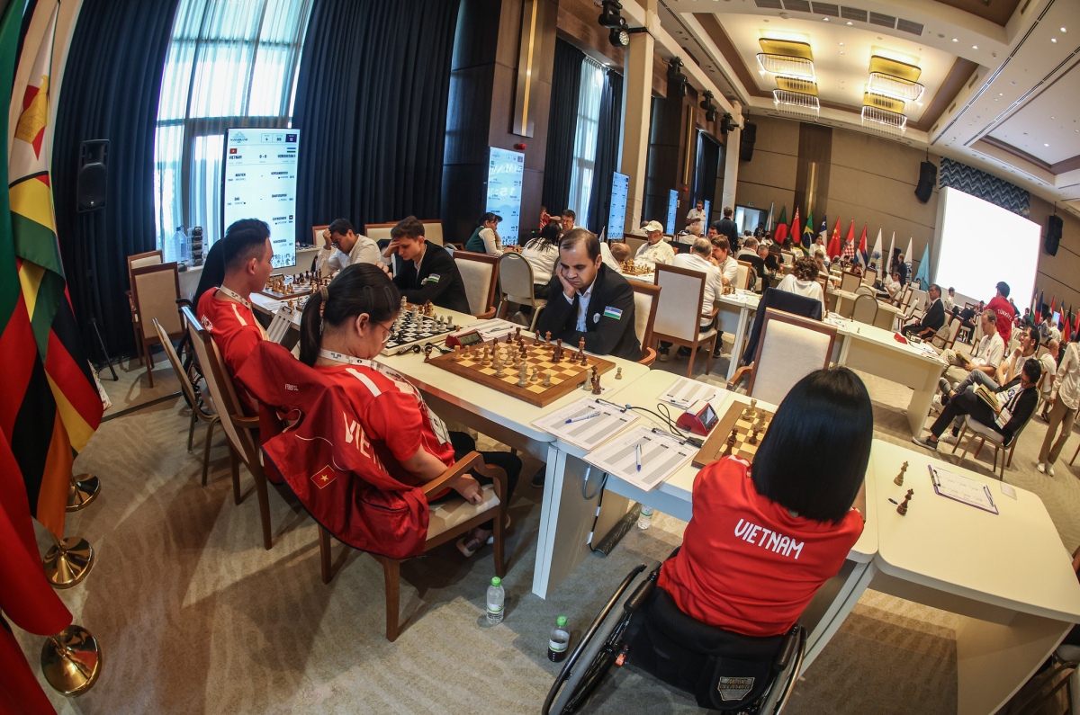 越南棋手在残障奥赛赛场。